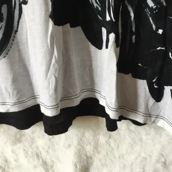Kensie Black and White Abstract Print Top - Picture 15 of 16